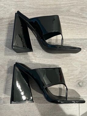 NWT Miss Lola Stas Black Patent Square-Toe Block Heel Sandals